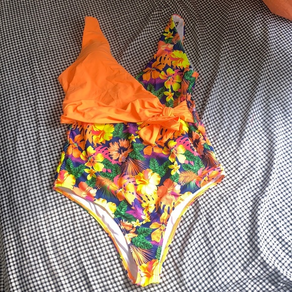 This beautiful bright bathing suit is all yours! Great fit & gives summer feels! - Picture 2 of 7